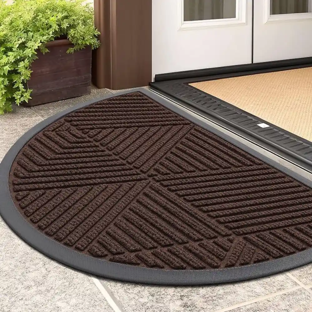 Indoor vs outdoor rubber mats comparison showing durability, weather resistance, slip protection, and best uses for homes, gyms, entrances, and outdoor spaces.