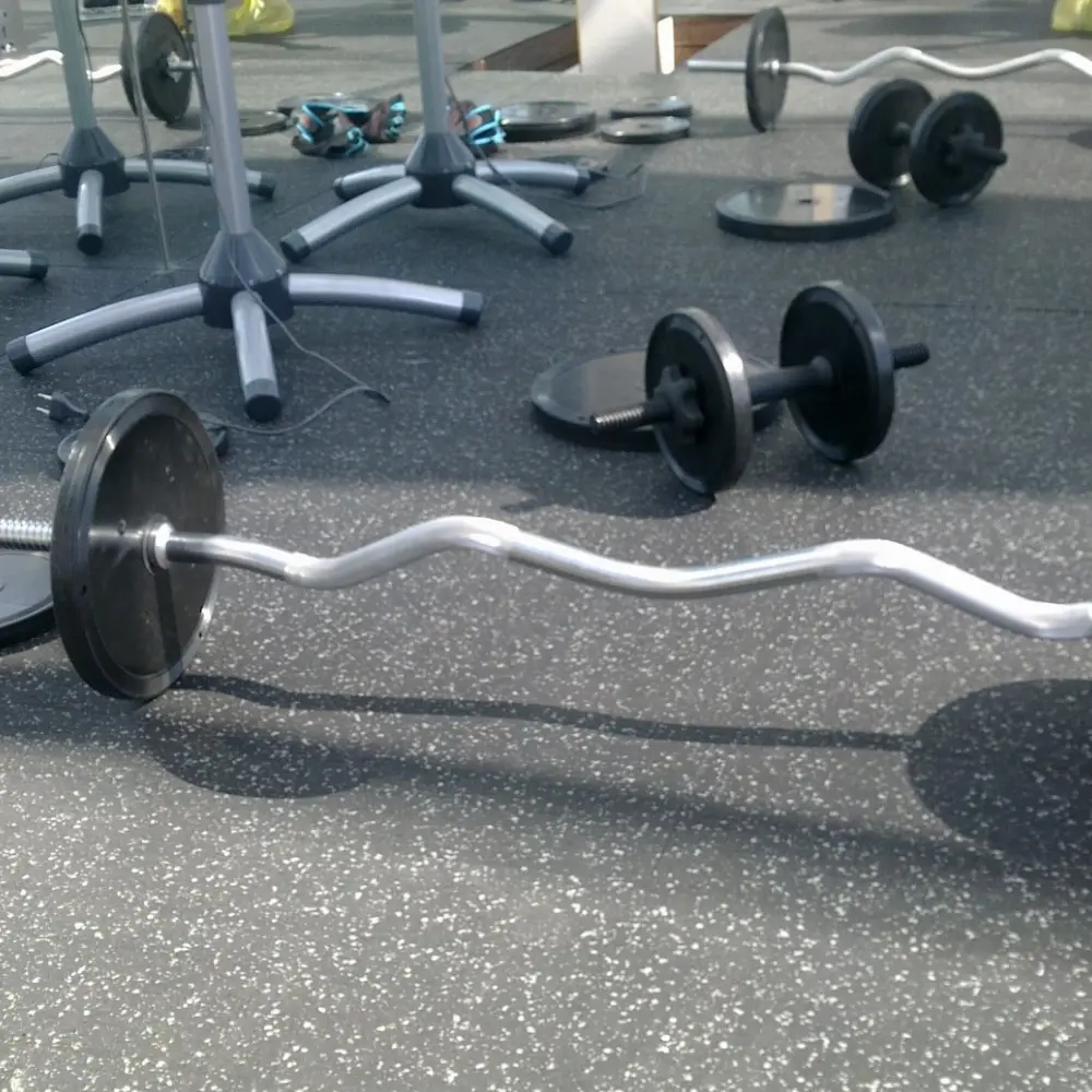 Shock-absorbing rubber gym flooring Dubai for weightlifting zone.
